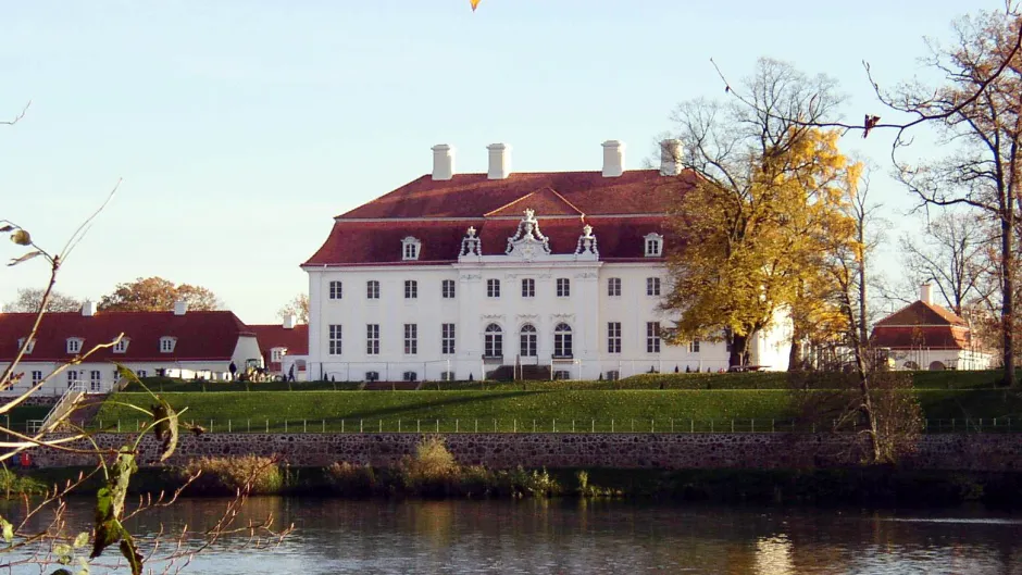 Meseberg_palace_lake